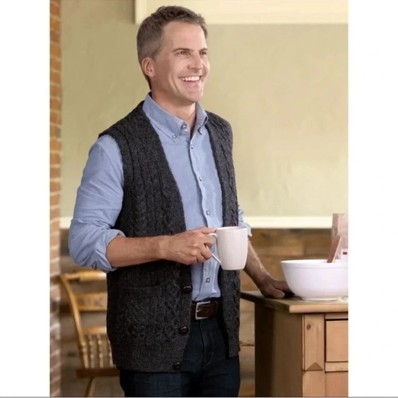 Carraig Donn Timeless Irish Wool Sweater Vest Charcoal gray Men's size XL - Picture 1 of 6